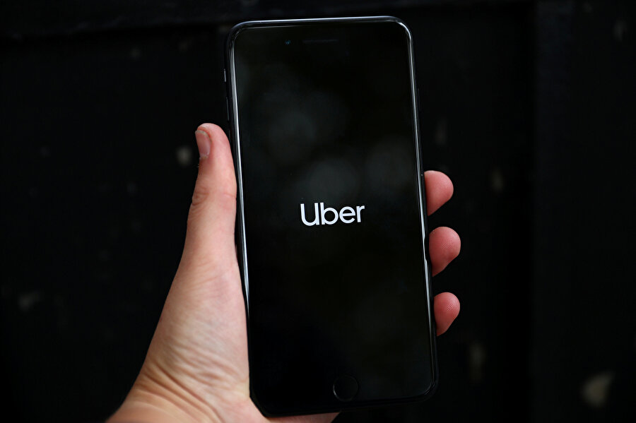 Uber akıllı telefonlar üzerinden hizmet veriyor.