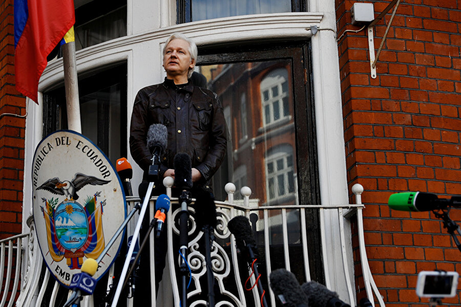 Julian Assange, büyükelçiliğin balkonundan konuşma yapmıştı.