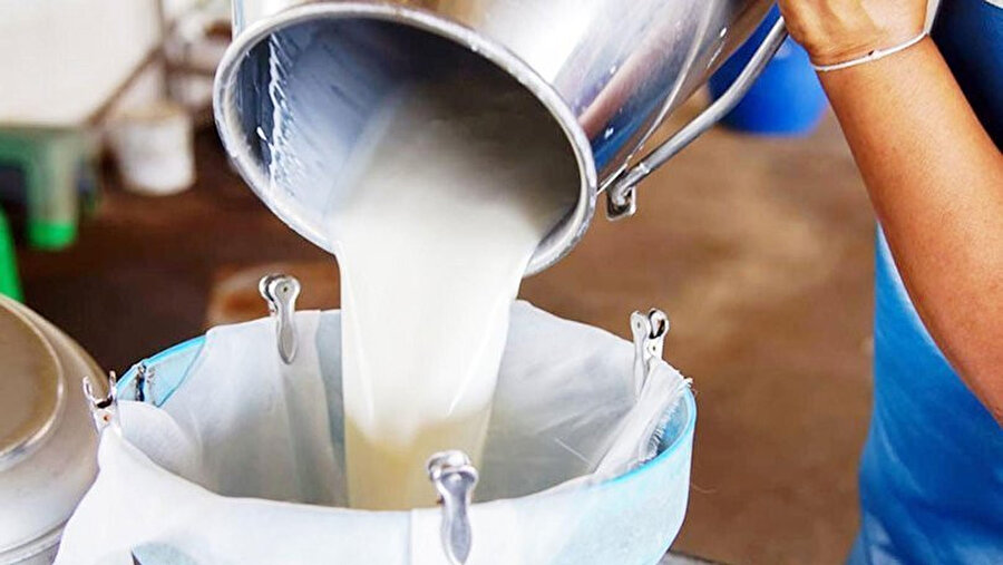 Tarım ve Orman Bakanlığı'nın yaptığı açıklamaya göre çiğ sütün litre fiyatı 2 lira olarak belirlendi.