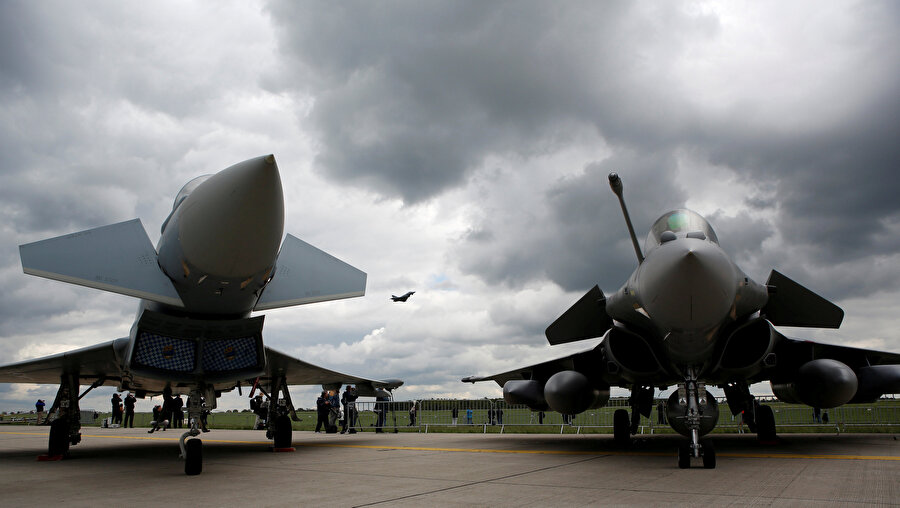 Eurofighter Typhoon ve Dassault Rafale Berlin Hava Festivali'nde sergilenmişti.