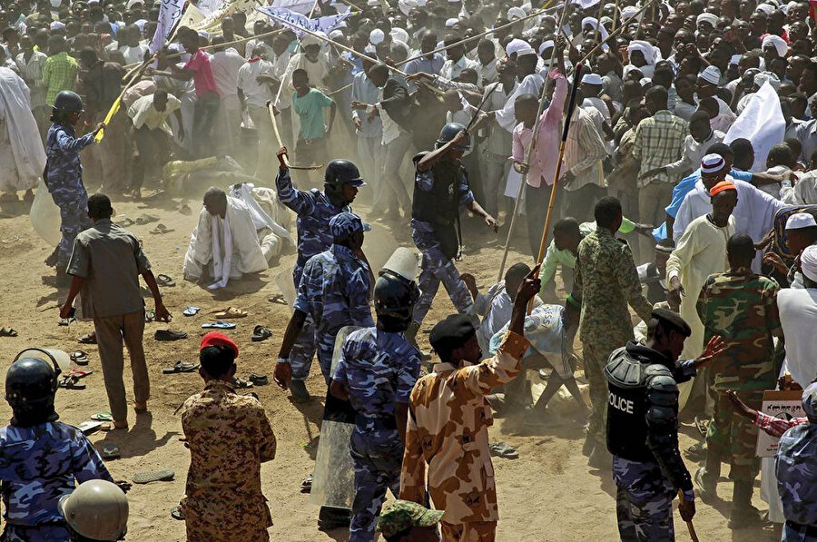 Çatışmanın, gerginliğin ve iç savaşın hiç eksilmediği Darfur bölgesi.