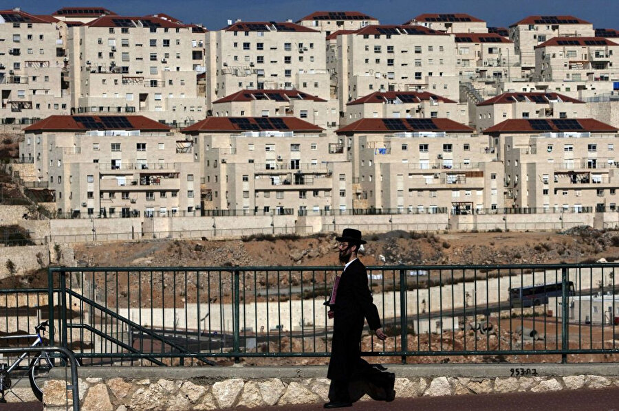 İsrail yasa dışı bir biçimde Yahudi yerleşim birimlerinin inşasına devam ediyor.