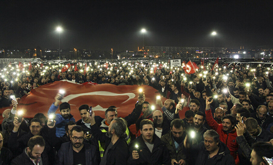 Türkiye'deki Uber sürücüleri Yenikapı miting alanında eylem yaptı.