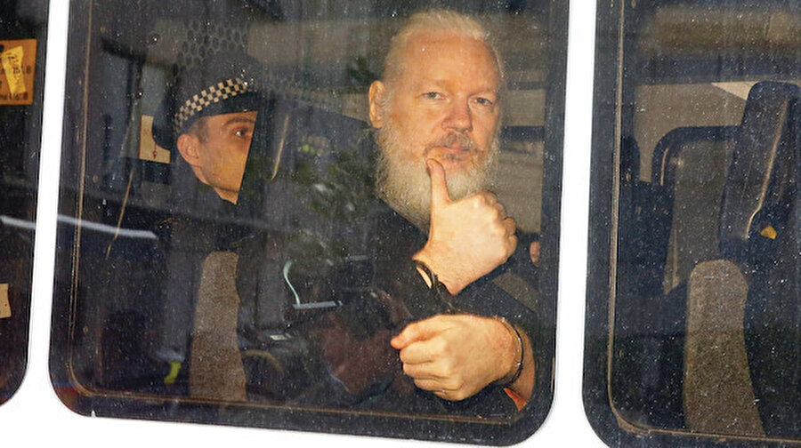 Wikileaks belgelerini yayınlayan Julian Assange.