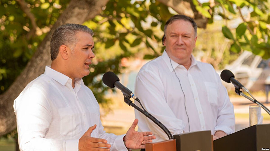 Pompeo ve Ivan Duque, Kolombiya'nın Venezuela sınırındaki Cucata kentinde bir araya geldi.