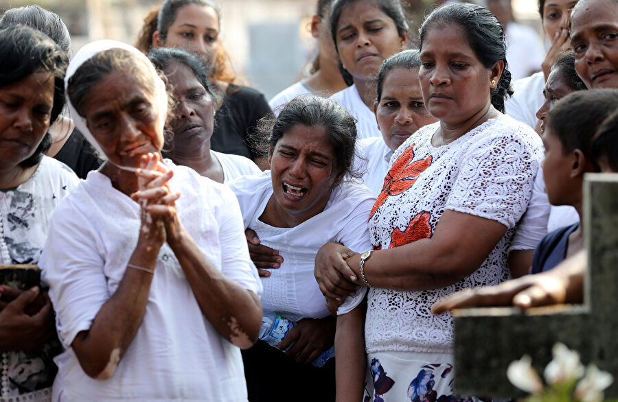 Sri Lanka'da hayatını kaybedenler için anma törenleri düzenlendi.