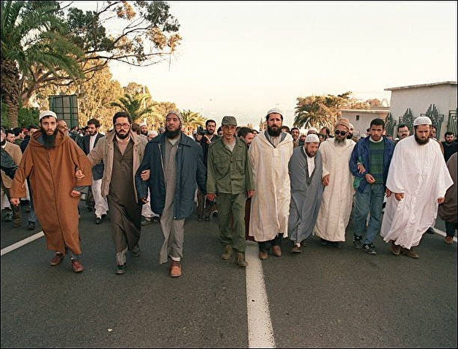 1991 Aralık ayı, İslami Selamet Cephesi Cezayir tarihindeki ilk bağımsız ulusal seçimi gerçekleştirdi.