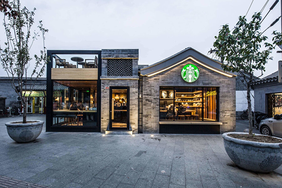 Starbucks, Çin'de butik şubelerde müşterileri cezbeden özel tasarımlarla ilgi çekiyor. 