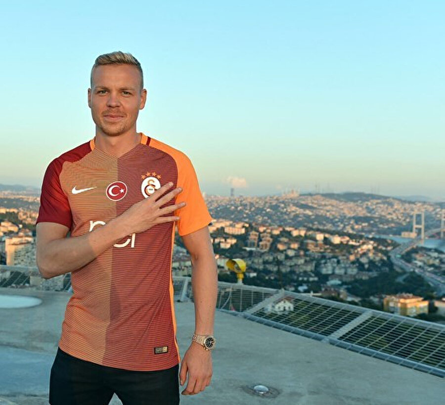 Sigthorsson, Galatasaray formasını yalnızca fotoğraf çekiminde giyebildi.