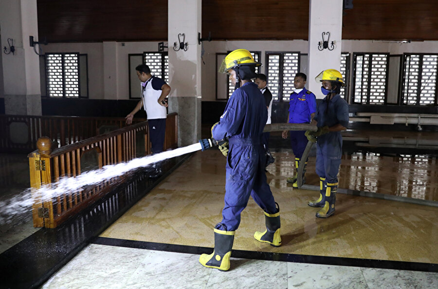 Bombalı terör eyleminin ardından kiliselerde temizlik çalışması yapıldı.