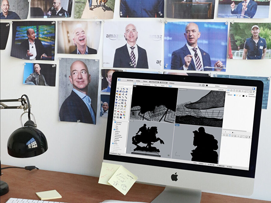 Bezos'un birçok farklı fotoğrafı analiz edilerek en genç ve dinamik olduğu süreç baz alınmış.