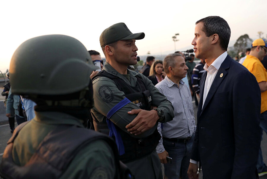 Venezuela hükümeti, kalkışmaya destek veren askerleri 'hain' olarak tanımladı.