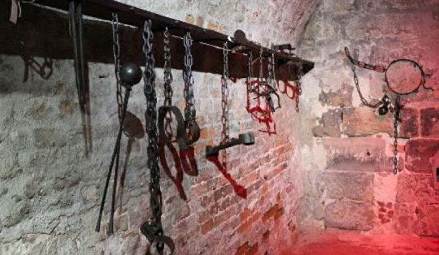 Cezaevlerindeki işkence aletleri.