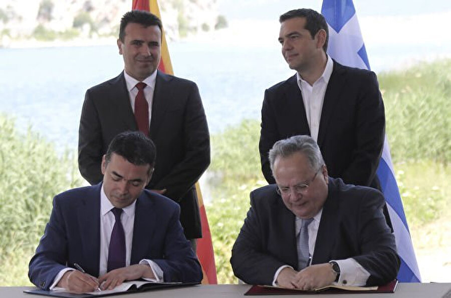 Yunanistan ve Makedonya arasındaki 25 yıllık isim krizini çözmeye yönelik Prespa anlaşması, iki ülkenin dışişleri bakanları tarafından sınırdaki Büyük Prespa Gölü kıyısında buluştukları törende imzalanmış, törene Makedonya Başbakanı Zaev ile Yunanistan Başbakanı Çipras da katılmıştı.