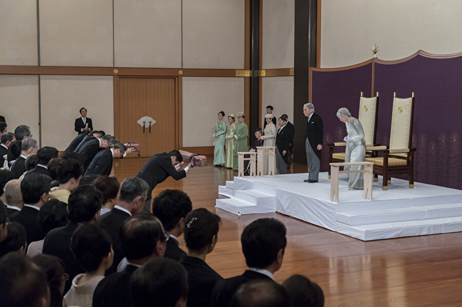 Japon İmparatoru Akihito'nun tahtını oğlu Naruhito'ya devredeceği tören Tokyo'da düzenlendi.