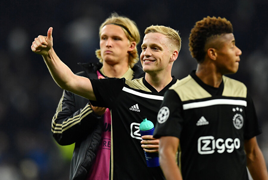 Van de Beek, Hollanda Milli Takımı'nda da düzenli olarak forma giymeye başladı.