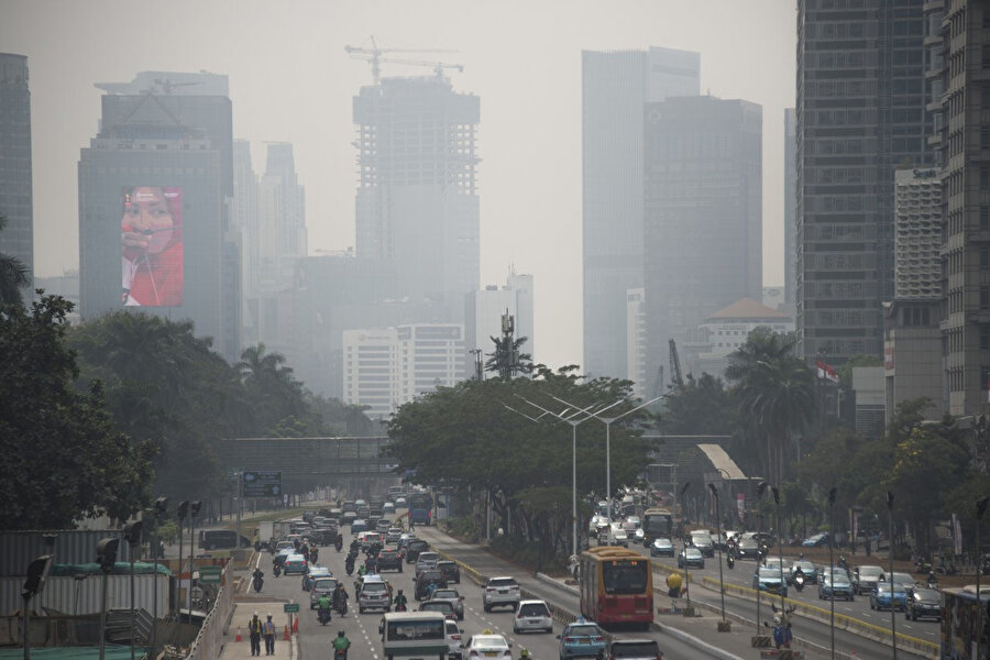 Hava kirliliği de Jakarta'nın en büyük problemlerinden biri.