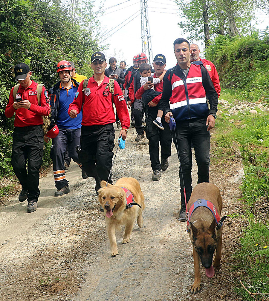 Rize’nin Fındıklı ilçesinde dün parkta oynadıkları sırada kaybolan 2 çocuk için sevindirici haber geldi.