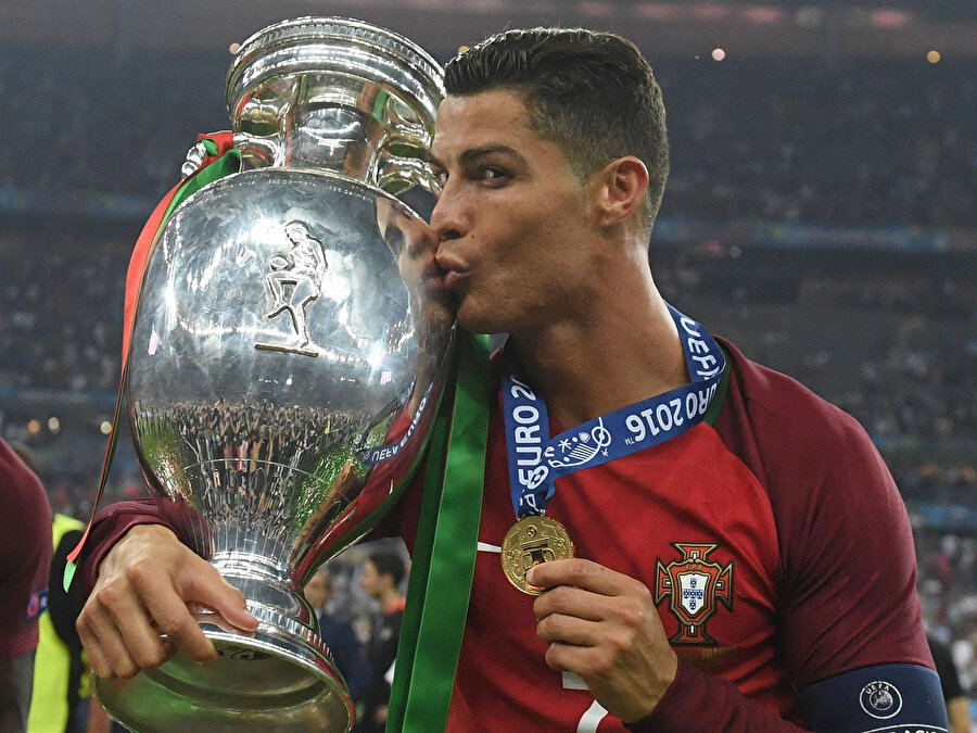 Ronaldo 2016'da Portekiz Milli Takımı ile Avrupa şampiyonu oldu.
