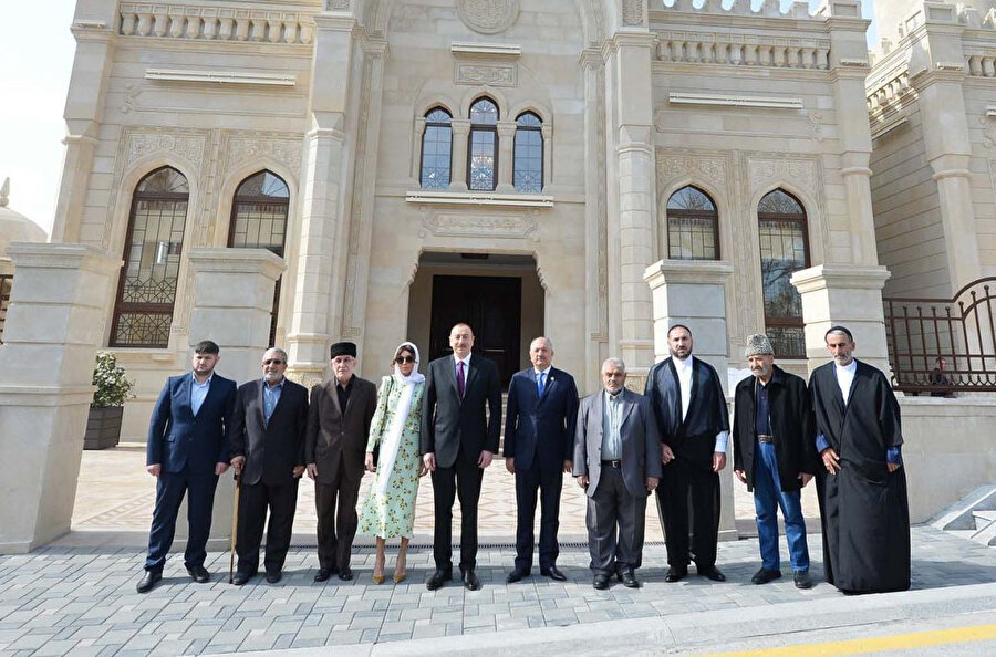 Cumhurbaşkanı İlham Aliyev 2018 yılında üçüncü kez seçildiği cumhurbaşkanlığı seçiminin hemen ertesi günü ilk olarak hanımı ile birlikte Bakü'de Hacı Cavad Camii'sinin açılışına katılmıştı.