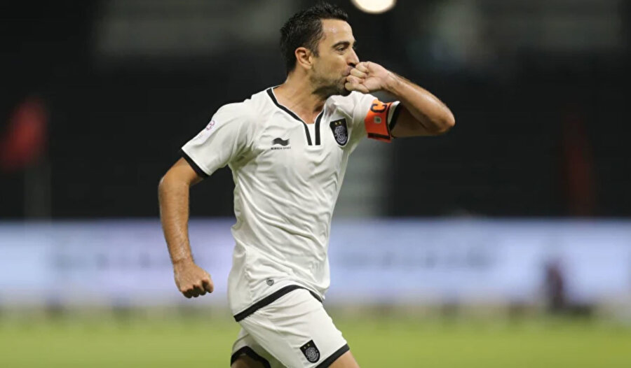 Xavi, Katar ekibi Al Sadd'da da kaptanlık yapıyordu.
