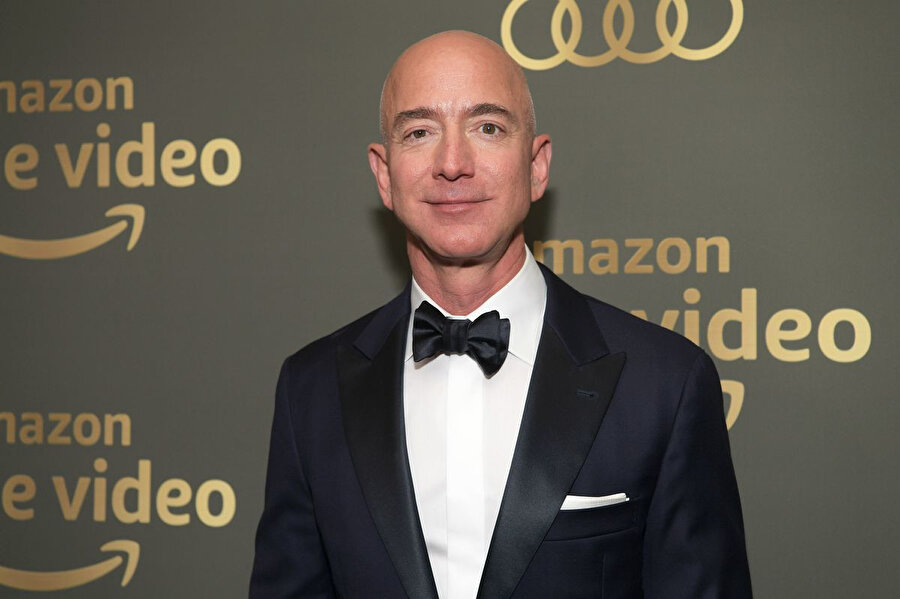 Dünyanın en zengin insanı konumundaki Jeff Bezos'u; vizyoner ve yenilikçi tavrıyla tanıyoruz. 