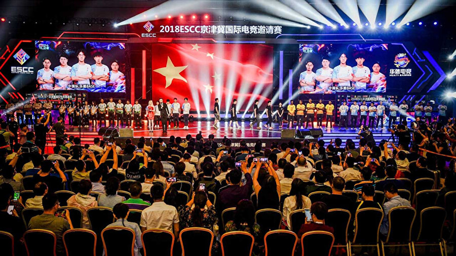 Çin, her yıl onlarca büyük organizasyonla e-spor müsabakaları düzenliyor. Bu müsabakalar 'festival' mantığıyla işleyip günlerce sürebiliyor. 