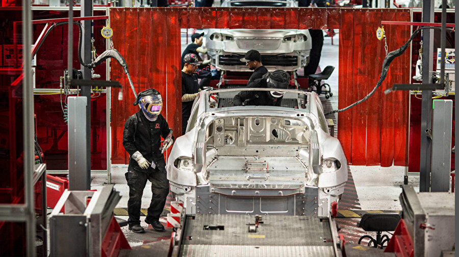 Tesla çalışanlarının sosyal medyaya ve basına sızdırdığı iddia edilen bilgiler Tesla'nın en özel üretim sırlarını ve çalışma mekanizmalarını da içeriyor. 