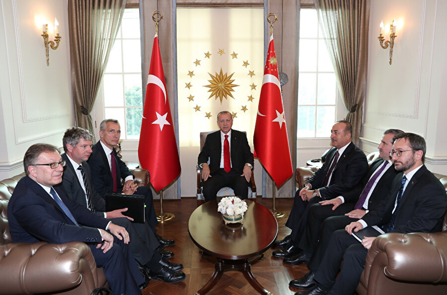 Cumhurbaşkanı Erdoğan, NATO Konseyi ve NATO Akdeniz Diyaloğu Ortakları Toplantısı için Çankaya Köşkü'ne gelen NATO Genel Sekreteri Jens Stoltenberg'i kabul etti. 
