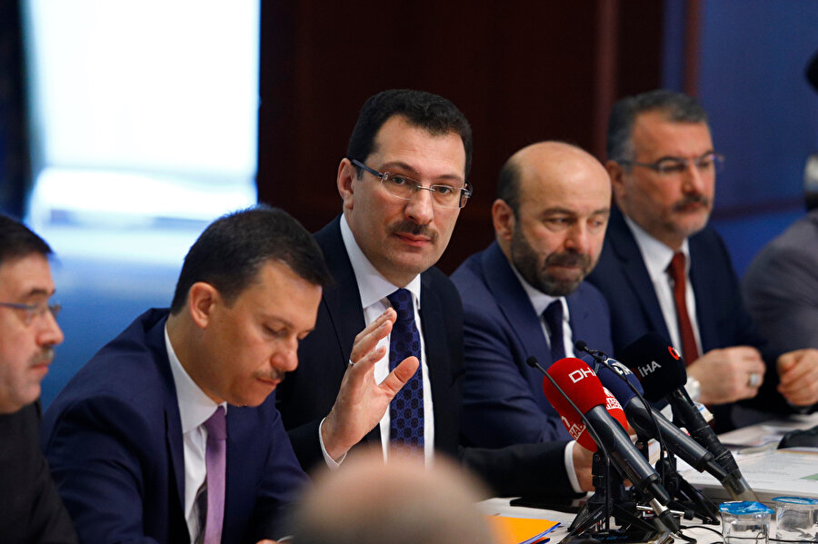AK Parti Genel Başkan Yardımcısı Ali İhsan Yavuz İstanbul seçimlerine ilişkin itirazlarla ilgili bir basın toplantısı düzenlemişti.