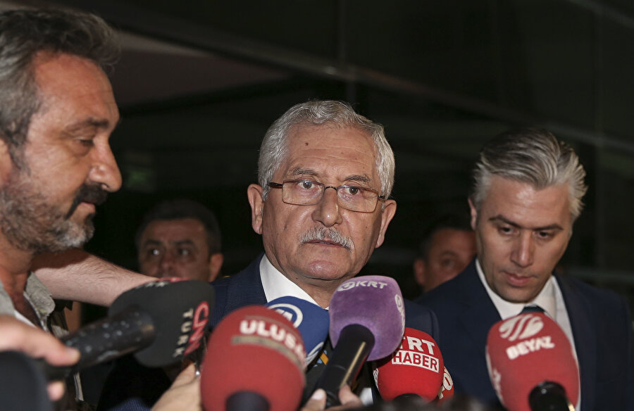 Yüksek Seçim Kurulu (YSK) Başkanı Sadi Güven, kurum binasına çıkışında gazetecilerin sorularını yanıtladı.