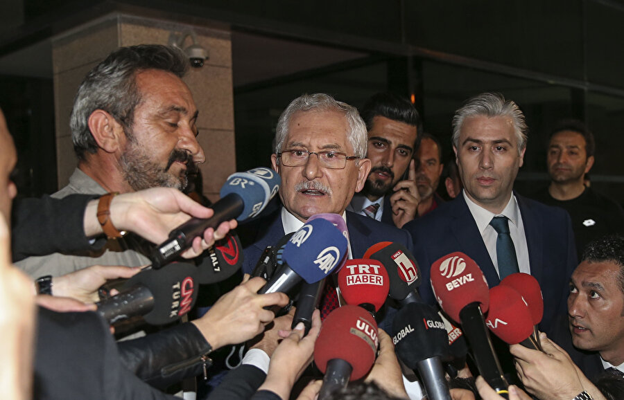 Yüksek Seçim Kurulu (YSK) Başkanı Sadi Güven, kurum binasına çıkışında gazetecilerin sorularını yanıtladı.