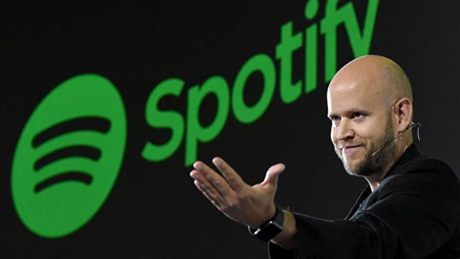 Spotify CEO’su Daniel Ek, Apple’ın haksız rekabet ortaya koyduğu iddiasını her platformda dile getiriyor. (Ek’in kolundaki Apple Watch’a dikkat. :)) 