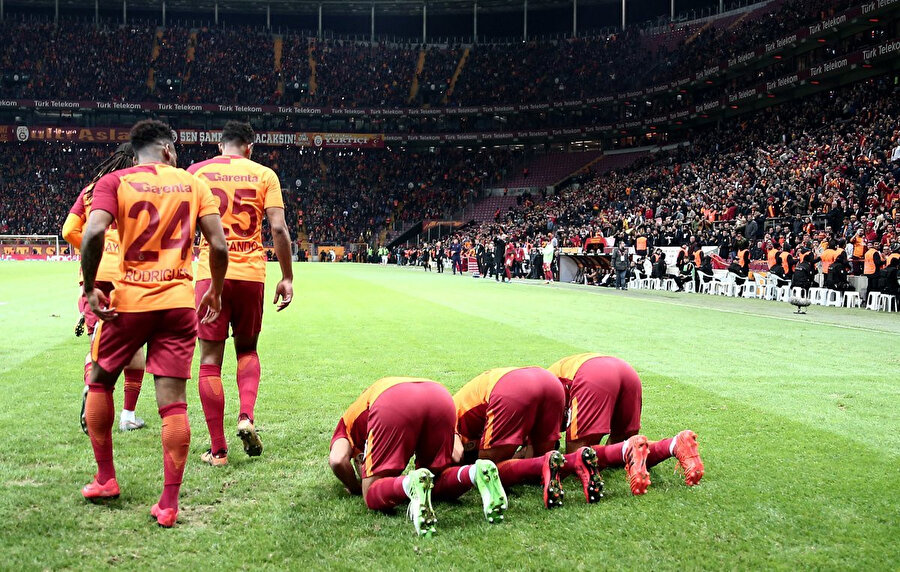 Galatasaray'ın yıldızları Belhanda, Yasin ve Feghouli 