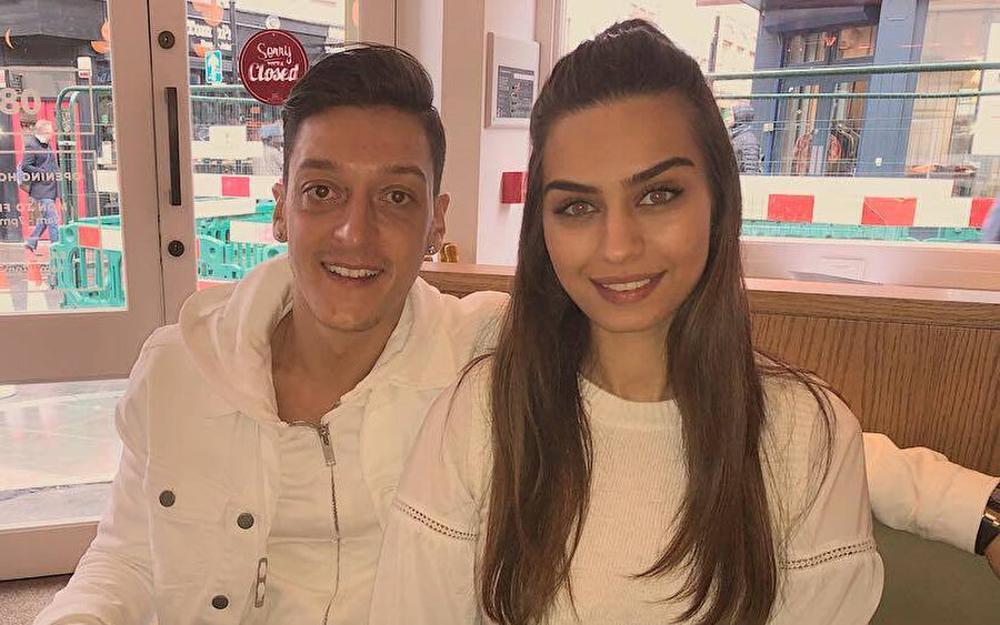 Amine Gülşe ve Mesut Özil, yazın evleniyor.