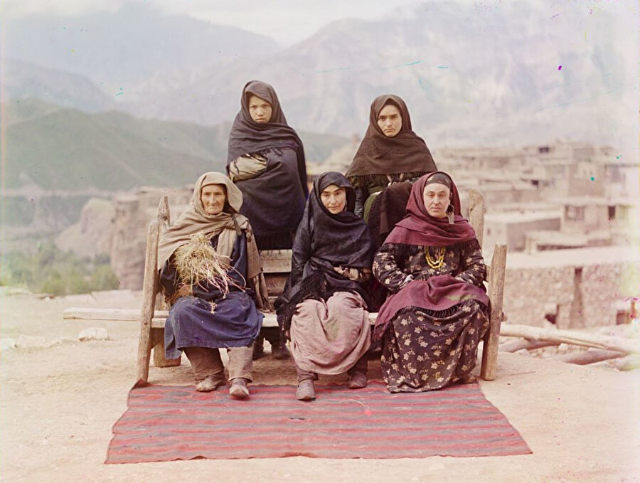 Rus fotoğrafçı Sergey Prokudin'in objektifinden Dağıstan'daki Avar kadınlar, 1904.