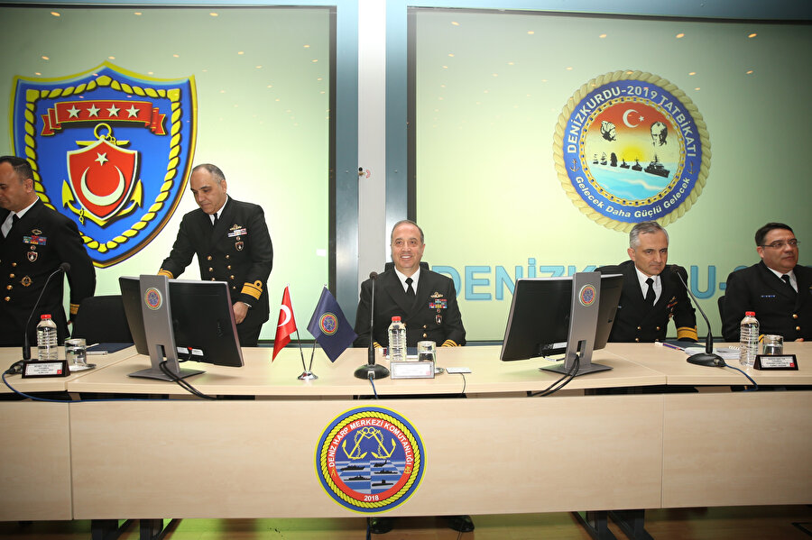  Tatbikatın brifingi Donanma Komutanlığında düzenlendi. Brifinge, Donanma Komutanı Koramiral Ercüment Tatlıoğlu da katıldı.
