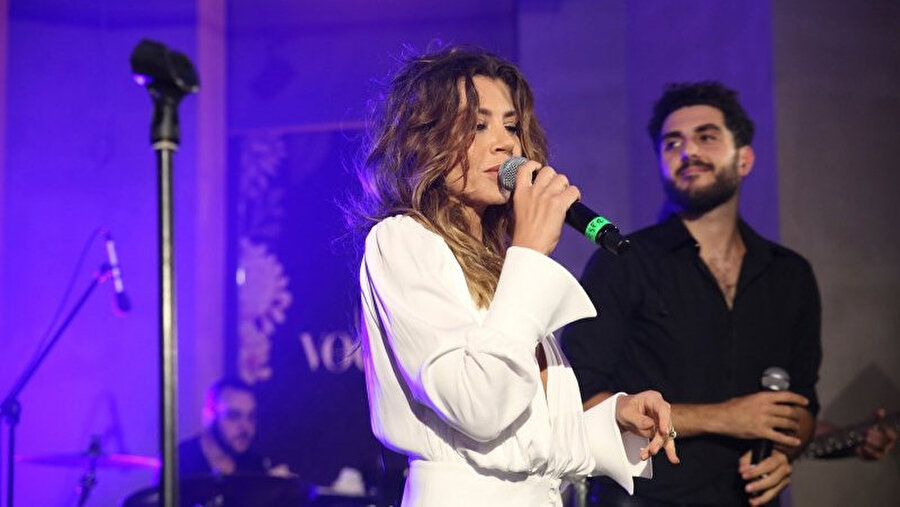 Öykü Gürman gibi hem oyunculuk hem şarkıcılık yapan Gökçe Bahadır, konser ücreti açısından meslektaşlarından geri kalmıyor.