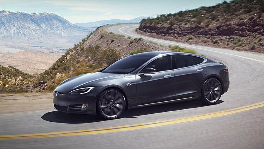 Batarya patlamalarının meydana geldiği araçlardan biri Tesla Model S.