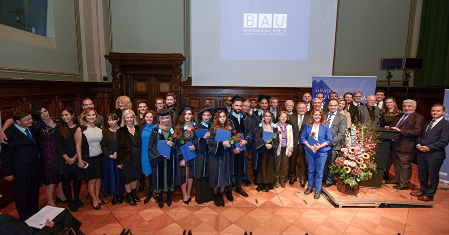 BAU Uluslararası Berlin Üniversitesi ilk mezunlarını İç Mimarlık ve İşletme bölümü öğrencilerinden vermişti.