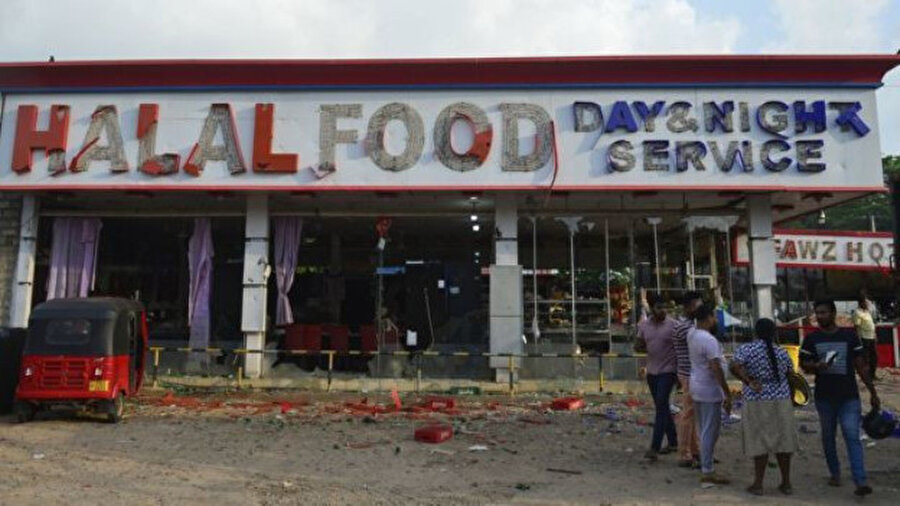 Minuwangoda'da saldırıya uğrayan Müslümanlara ait bir dükkan.