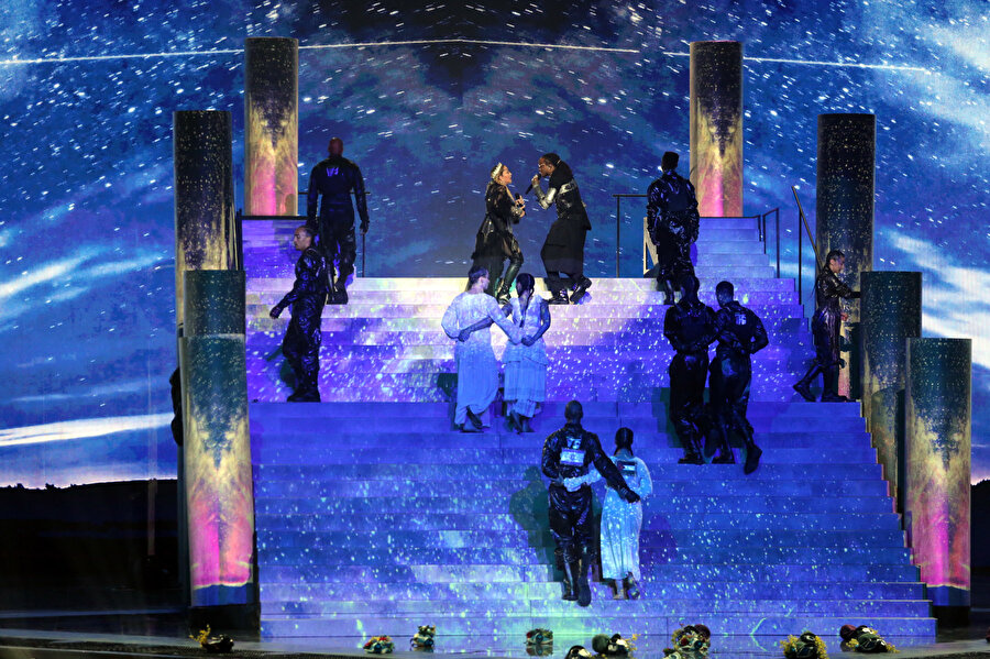 2019 İsrail Eurovision şarkı yarışması Madonna'nın sergilediği performansla başladı.