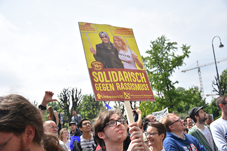 Avusturya'da aşırı sağ koalisyona karşı gösteri düzenlendi.