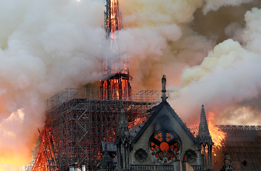 Notre Dame Katedrali’nin yangın sonrası onarılması için online bağış platformunda sayfa açıldığı açıklanmıştı. 