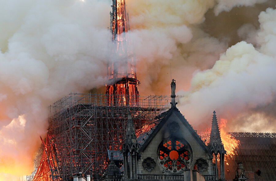 Notre Dame Katedrali’nin yangın sonrası onarılması için online bağış platformunda sayfa açıldığı açıklanmıştı.