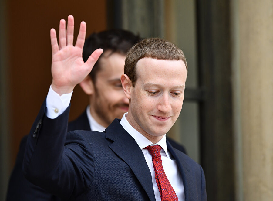 Facebook'un kurucusu ve Üst Yöneticisi (CEO) Mark Zuckerberg (fotoğrafta), Fransa Cumhurbaşkanı Emmanuel Macron ile Paris'teki Elysee Sarayı'nda bir araya gelmişti.