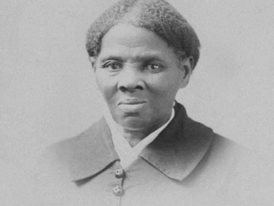 Köle olarak doğan Tubman, 1849 senesinde kölelikten kaçarak Pensilvanya'ya gitti.