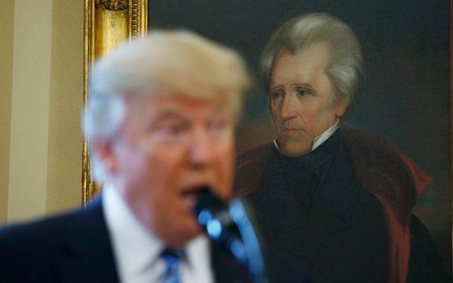 Donald Trump koltuğu devraldıktan sonra Oval Ofis'e Jackson'ın portresini astırmıştı.