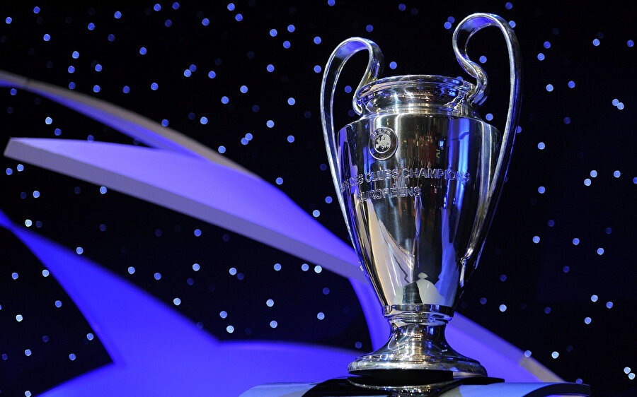 UEFA Şampiyonlar Ligi kupası.