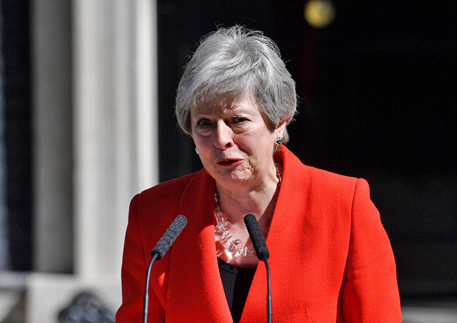 İngiltere Başbakanı Theresa May 7 Haziran'da partisinin liderliğinden istifa edeceğini gözyaşları içinde açıkladı.